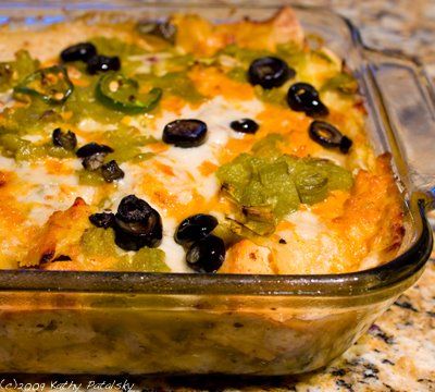 Vegan Tofu Enchiladas!  These are really good!  Instead of rolling individual enchiladas I layered mine casserole style. Vegan Green Chili, Tofu Enchiladas, Tofu Casserole, Enchiladas Vegan, Chili Tofu, Relleno Casserole, Chile Relleno Casserole, Vegan Enchiladas, Vegan Mexican Recipes