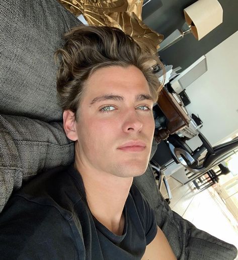 Dead AF 💀 lazy Netflix Sundays 😫😪 Thom Strijd, Volleyball Men, Aesthetic Boys, Male Photography, Perfect Boy, Aesthetic Guys, Book Aesthetic, Persona, The Story