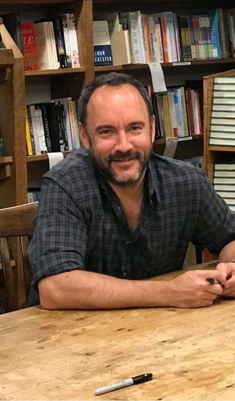 Dave Matthews 3/2/20 at NYC's Tribeca Barnes & Noble signing his new book, If We Were Giants. Dave Mathews, Grey Street Dave Matthews, Dave Matthews Band Quotes, Dave Matthews Band Art, Brighton Map, Dave Matthews Meme Funny, Samuel Jackson, Kathy Griffin, Dave Matthews Band Album Covers