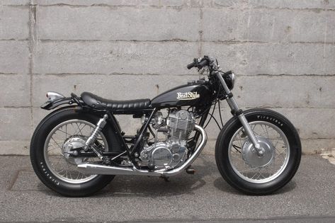 Brat Style Motorcycle, Brat Motorcycle, Sepeda Retro, Bike Craft, Sr 500, Brat Bike, Yamaha Sr400, Мотоциклы Cafe Racers, British Motorcycles