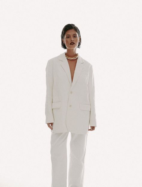 White On White Photoshoot, White Suit Photoshoot, White Backdrop Photoshoot, Monochromatic Photoshoot, Graduation Suit, Shooting Studio, Studio Photoshoot Ideas, Studio Photoshoot, Layering Outfits