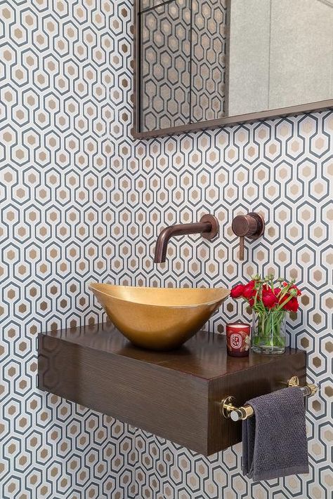 David Hicks Hexagon Wallpaper Small Bathroom Wallpaper, Contemporary Sink, Stylish Room Decor, Brown Tile, Washbasin Design, Iconic Wallpaper, Wall Bathroom, Floating Vanity, Wallpaper Trends