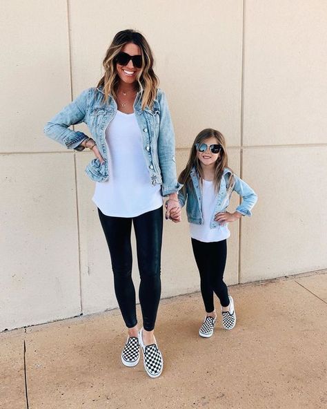 Mommy Daughter Outfits, Mother Daughter Matching Outfits, Look Legging, Mother Daughter Outfits, Diy Vetement, Legging Outfits, Mode Casual, Mommy And Me Outfits, Ținută Casual