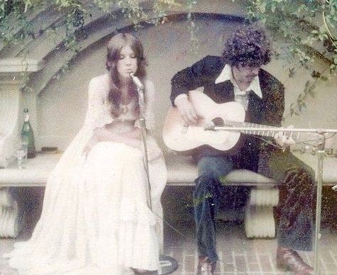 Stevie Nicks Nation on Instagram: “@stevienicks and @lindseybuckingham performing at a wedding in 1971 🔮 • • • #stevienicks #fleetwoodmac #wedding” 70s Wedding Photography, Stevie Nicks Lindsey Buckingham, Karen Carpenter, Buckingham Nicks, Stephanie Lynn, Ancient Queen, Lindsey Buckingham, Stevie Nicks Fleetwood Mac, November Wedding