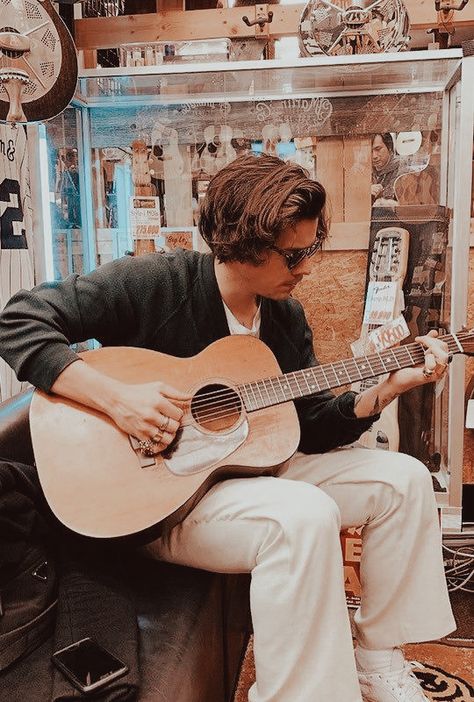 Harry Styles Cute, Cream Aesthetic, Harry Styles Wallpaper, Harry Styles Pictures, Harry Styles Photos, Mr Style, Beige Aesthetic, Harry Edward Styles, Edward Styles