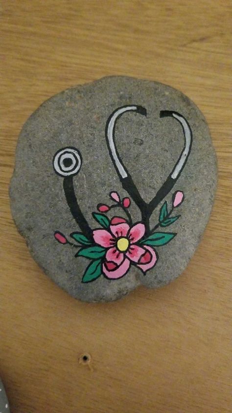 Nurses Painted Rocks, Nurse Paintings Ideas, Nurse Painted Rocks Ideas, Retirement Rock Painting Ideas, Painted Rocks For Nurses, Nurse Rock Painting Ideas, Rock Painting Art Acrylics, Doctor Painting, Rock Painting Flowers