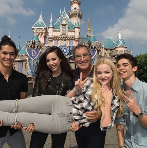 Descendants Photos, Disney Descendants Characters, Descendants Pictures, Cameron Boys, Disney Descendants Movie, Descendants Characters, Disney Channel Descendants, Old Disney Channel, Descendants Cast