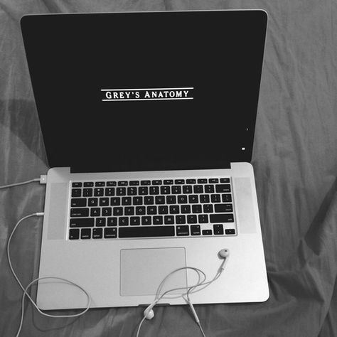 Grey's anatomy Netflix And Chill Aesthetic, Bff Night, Netflix Quotes, Watch Greys Anatomy, Chill Aesthetic, Funny Iphone Wallpaper, Netflix And Chill, Tumblr Photography, Good Doctor