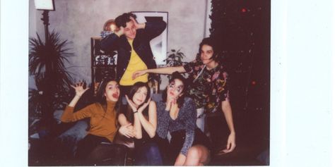 Gen Zers Brought the '90s Back Because They Can't Bear to Look Forward Friends Together Aesthetic, Posing Friends, Polaroid Party, Together Aesthetic, Friends Posing, Early 2000s Trends, Friends Together, Family Stock Photo, The Great