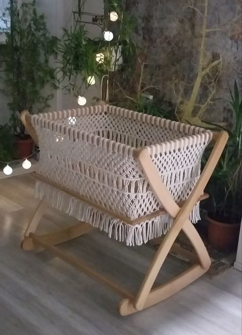 Diy Bassinet, Macrame Baby, Baby Baskets, Nursery Room Inspiration, Baby Necessities, Macrame Ideas, Baby Supplies, Baby Needs, Baby Room Decor