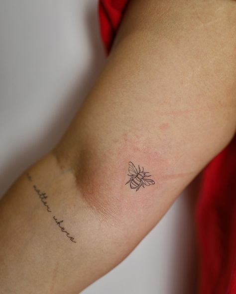 🐝 book your tiny tattoos in one appointment! save time & get a deal :) first picture • fine line bee second picture • red script thrid picture • healed script appointment based only link in bio for availability 📲 • • • #orlandofineline #whipshading #orlandotattoos #ucffinelinetattoos #downtownorlandofineline #finelineucf #finelinetattoo #minimalistattoos #spinetattoo #orlandotats #tinytattoos #tinytats #oviedofineline #oviedofinelinetattoos #finelineoviedo #finelinetattoooviedo... Line Bee Tattoo, Fine Line Bee Tattoo Simple, Fine Line Bumble Bee Tattoo, Fine Line Bee Tattoo, Fine Line Bee And Flower Tattoo, Always Fine Line Tattoo, Tattoo Bee, First Time Tattoos, Spine Tattoo