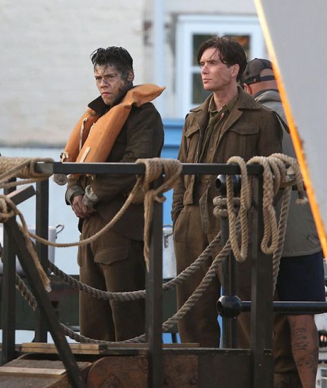 Don't give a damn about Harry but Cillian❤️❤️❤️❤️❤️ Dunkirk Alex, Dunkirk Movie, Harry Styles Dunkirk, Cillian Murphy Peaky Blinders, The Best Films, Cillian Murphy, Hot Actors, Tom Hardy, Harry Edward Styles