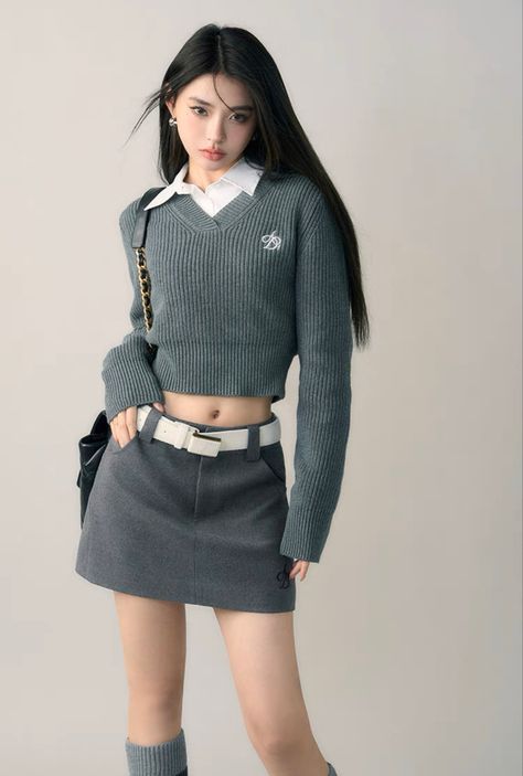 Acubi Formal Fashion, Acubi Fashion Y2k Grunge, Korean 2000s Fashion, Y2k Korean Fashion, Taobao Fashion Outfits, Eye Makeup Y2k, Japanese Outfits Street Style Tokyo Fashion, Chinese Y2k Fashion, Y2k Car Interior