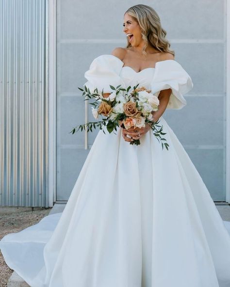 Wedding Dress Puffy Sleeves, Poofy Wedding Dress, Church Wedding Dress, Puffy Wedding Dresses, Big Wedding Dresses, Garden Wedding Dresses, Fancy Wedding Dresses, Dream Wedding Ideas Dresses, Classic Wedding Dress