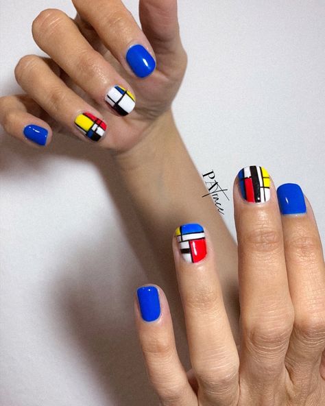 Cubism Nail Art, Bauhaus Nails, Rocker Nails, 2019 Nails, Memphis Style, Grunge Look, Piet Mondrian, Nails Inspo, Nail Arts