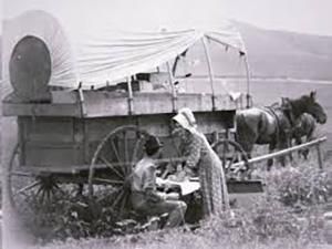 11 Things The Pioneers Carried With Them On The Oregon Trail - Ask a Prepper Oregon Trail Pioneers, Wagon Trails, Pioneer Life, The Oregon Trail, Wilde Westen, American Frontier, Laura Ingalls Wilder, Covered Wagon, Oregon Trail