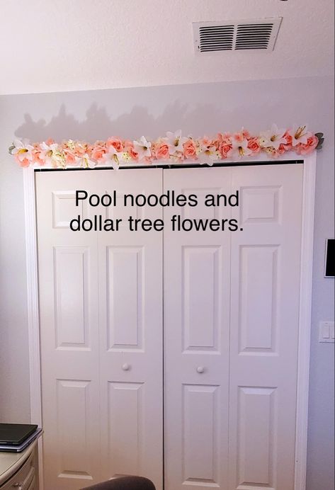 Diy Fake Flowers Decor, Dollar Tree Greenery Decor, Dollar Tree Diy Nursery Decor, Pool Noodle Room Decor, Dollar Tree Room Divider, Diy Girly Decor, Pool Noodle Wall Art, Pool Noodle Flowers Diy, Pool Noodle Flower Arch Diy