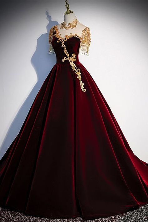 Old Fashion Dresses, Fantasy Dresses, Royal Dresses, Beaded Prom Dress, Fairytale Dress, Pretty Prom Dresses, Fantasy Dress, Prom Dresses Short, Stunning Dresses