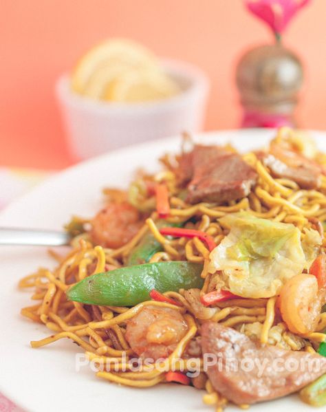 Pancit Bato Pancit Guisado, Guisado Recipe, Pancit Recipe, Chayote Recipes, Chicken And Shrimp, Filipino Recipes, Noodle Dishes, Easy Cooking, Pork Recipes