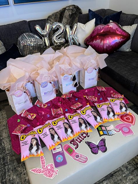 00s Decorations Party, Y2k Decor Party, Noughties Party, Y2k Decorations Party, 2000s Party Ideas Decoration, Y2k Party Theme, Y2k Party Decorations, 2000s Party Theme, Bratz Birthday