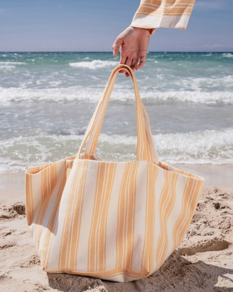 Carry it all with our oversized peshtemal beach bag! Extra roomy with a handy pocket detail inside for those little essentials. 🏖️👜 Turkish Hamam, Hamam Towel, Bag Photoshoot, Summer Tote Bag, Traditional Textiles, Boat Wedding, Summer Tote, Colorful Bags, Summer Mood