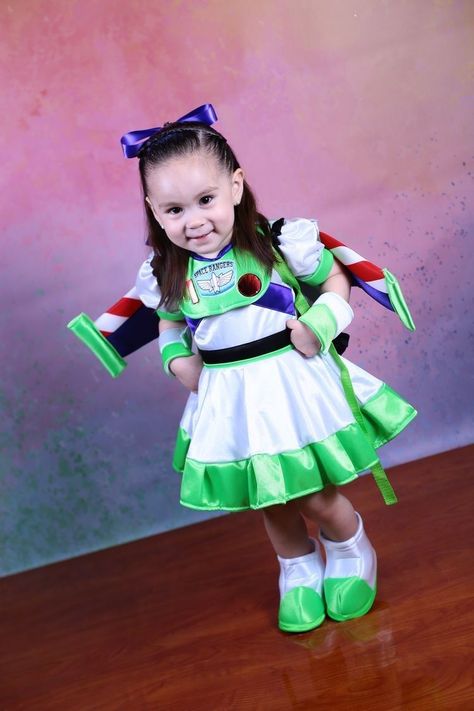 Buzz Lightyear Costume Girl, Girl Buzz Lightyear Costume, Buzz Lightyear Girl Costume, Fantasias Toy Story, Disfraz Buzz Lightyear, Disfraz Toy Story, Buzz Lightyear Birthday Party, Buzz Lightyear Party, Family Themed Halloween Costumes