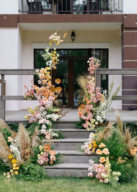 A Boho Mod Wedding At Home With Sunset Colored Blooms ⋆ Ruffled Tan Bridesmaid Dresses Colorful Flowers, Wedding Deck Decorations, Floral Meadow Wedding Ceremony, Lush Garden Wedding, Backyard Wedding Florals, Backyard Garden Party Wedding, Roses Wedding Aisle, Backyard Wedding Flowers, Backyard Wedding Arch