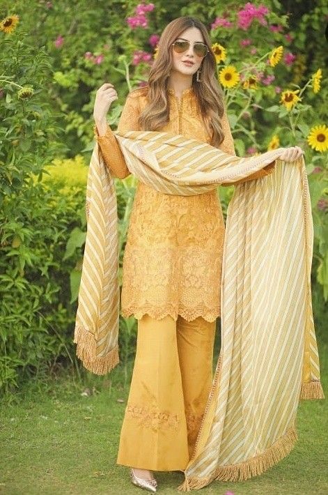 Pakistani Kurti With Bell Bottom Pants, Bell Bottom Pakistani Outfits, Kurti With Bell Bottom Pants, Short Shirt With Bell Bottom Pakistani, Bell Bottom Trousers Pakistani, Short Shirt With Plazo Pakistani, Bell Bottom Plazo, Bell Bottom Trouser Designs Pakistani, Pakistani Pants