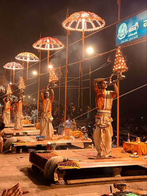 Benaras Ghat Photography, Vanarasi Ghat Sketch, Kashi Ganga Arti, Ganga Arti Night, Vanarasi India Aesthetic, Ghats Of Varanasi, Banaras Asthetic Picture, Varanasi Ganga Arti, Banaras Aesthetic Outfits