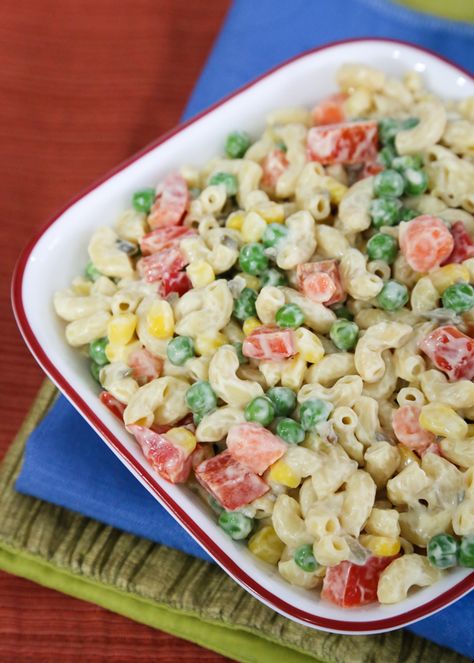 Macaroni Confetti Salad recipe. Added tomato and chopped sweet pickles. Needed garlic. only used a spoonful of mayo. Tasty quick lunch. Confetti Salad Recipe, Vegetable Confetti, Raw Vegetables Recipes, Quick And Easy Lunch Ideas, Confetti Salad, Vegetarian Picnic, Vegetarian Pasta Salad, Classic Macaroni Salad, School Lunch Recipes