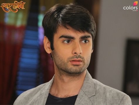 Varun Kapoor, Bridal Hair Decorations, Hair Decorations, Square Sunglasses Men, Bridal Hair, Square Sunglasses, Square Sunglass, Mens Sunglasses, Actors