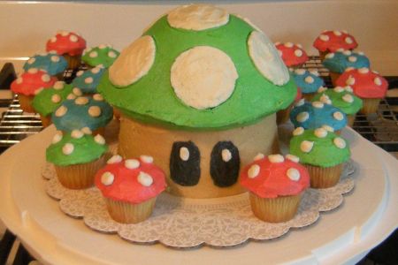 Super Mario Mushroom cakes ... just bought a Big Top Cupcake baker, and sooo making this!!! Jumbo Cupcake Ideas, Giant Cupcake Recipes, Mushroom Cakes, Big Top Cupcake, Giant Cupcake Mould, Giant Cupcake Ideas, Mushroom Cupcakes, Super Mario Mushroom, Decorative Desserts