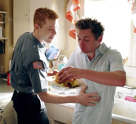 Shameless Uk, Shameless Gallavich, Shameless Scenes, Shameless Characters, Ian Gallagher, Lip Gallagher, Ian Shameless, Shameless Tv Show, Carl Gallagher