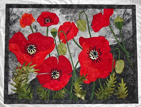 Kathleen's Poppies by Sue Ann Wiltse ~ 32" x 23" Poppy Quilt, Quilted Art, Mountain Quilt, Flower Quilt Patterns, Poppy Wreath, Quilt Applique, Mountain Quilts, Machine Stitching, Poppy Art