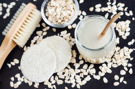 The benefits of taking an oatmeal bath #Dermatology #Oatmeal Face Cleanser Diy, Benefits Of Oatmeal, Diy Face Cleanser, Natural Hair Recipes, Diy Cleanser, Diy Oatmeal, Diy Natural Hair, Oatmeal Bath, Hair Recipes