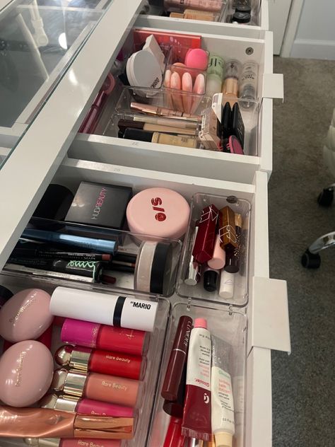 Makeup Draws Organization Storage Ideas, Inside Vanity Organization, Vanity Draw Organization, Organized Makeup Desk, Makeup Organization Vanity Drawers, Blush Organization, Organized Makeup Drawer, Makeup Drawer Organization Vanity Ideas, Makeup Desk Ideas Organizations