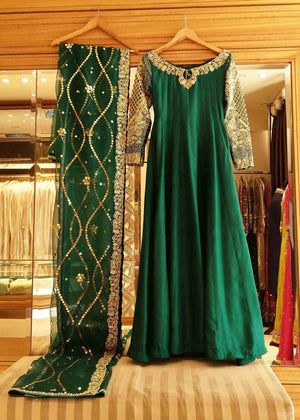 Mehndi Dress, Gaun Fashion, Pakistani Wedding Outfits, Pakistani Fashion Party Wear, Bridal Dress Fashion, Dress Design Patterns, Party Kleidung, Pakistani Bridal Dresses, Organza Dress