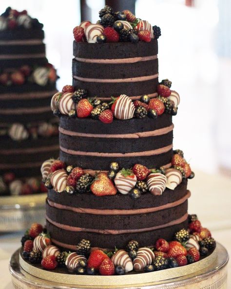 Dark Chocolate Wedding Cake, Chocolate Strawberry Wedding Cake, Naked Chocolate Cake Decoration, Chocolate Wedding Cake Ideas, German Chocolate Wedding Cake, Naked Chocolate Wedding Cake, Wedding Chocolate Cake, Brownie Wedding Cakes, Chocolate Wedding Cakes