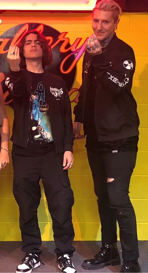 Motionless In White Outfits, Vinny Motionless In White, Motionless In White Concert Outfit, Motionless In White Nails, Vinny Mauro Cute, Motionless In White Vinny, Motionless In White Tattoo Ideas, Motionless In White Aesthetic, Motionless In White Wallpapers