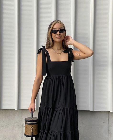 Long Black Sundress Outfit, Casual Black Summer Dress, Modesty Outfits Summer, Classy Sundress, Black Maxi Sundress, Summer Black Dress Outfit, Long Black Summer Dress, Long Black Dress Casual, Black Summer Dresses