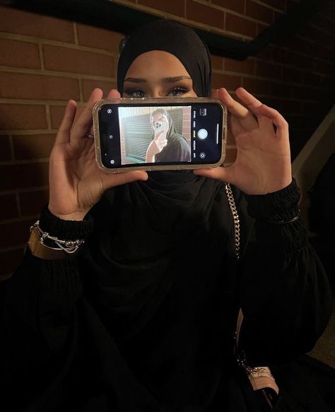 Aesthetic hijabi pretty beautiful fashion islam muslim niqab mecca fake snap Faceless Friends Aesthetic, Hijabi Friends, Aesthetic Hijabi, Friends Cute, Hijabi Fits, Stile Hijab, Hijab Aesthetic, Fotos Goals, Hijabi Aesthetic