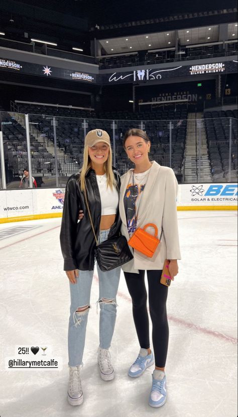 Hockey Girlfriend Outfits Style, Going To A Hockey Game Outfit, Athlete Wife Outfit, Lightning Hockey Game Outfit, Womens Nba Game Outfit, Sporting Game Outfit, Sports Job Outfit, Sporting Events Outfits, Hockey Game Outfits For Women Fall