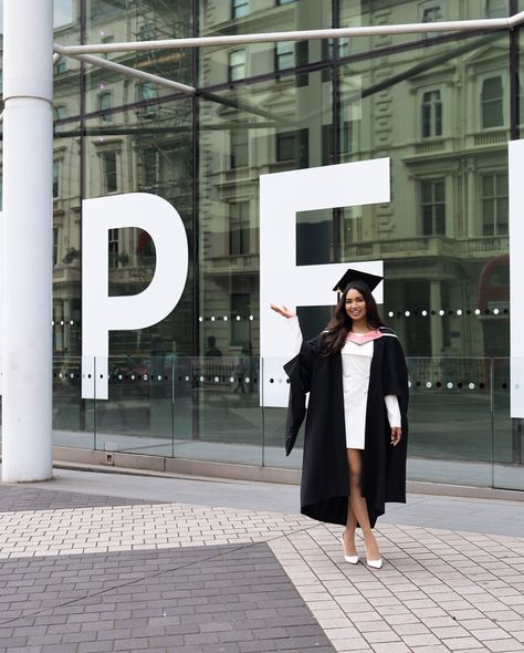 It was an honour to take photos for the graduation of Imperial College London, one of the top-ranked universities in the world. 🎓📸 . . . #ImperialCollegeLondon #Graduation #TopUniversity #Photography #ProudMoment #photographerlondon #graduationphotolondon #londonphotographers #graduationphotography #photoshootinlondon #visitlondon #portraitphotographerlondon Imperial College London, Art 2024, London Photographer, Graduation Photography, Top Universities, Visit London, London Photos, Proud Mom, University