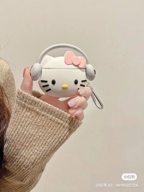 Hello kitty with headphones!! Sanrio Airpods, Fone Apple, Hello Kitty Sanrio, Pretty Iphone Cases, Pretty Phone Cases, Pinturas Disney, Air Pods, Airpods Case, Earphone Case