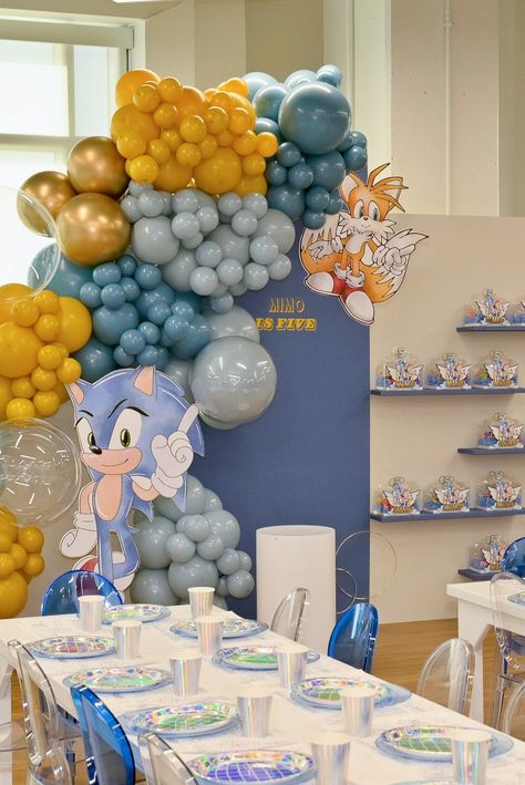 Sonic Birthday Party Ideas, How To Clean Quartz, Clean Quartz Countertops, Fun Birthday Party Ideas, Sonic Birthday Party, Barnyard Cake, White Quartz Countertops, Sonic Birthday Parties, Hedgehog Birthday