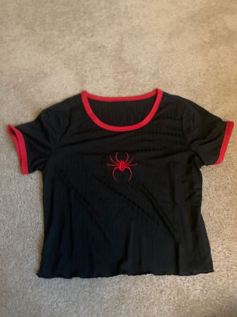 Spiderman Outfit, Trendy Shirt Designs, Dream Clothes, Aesthetic Outfits, Fashion Sense, Simple Outfits, Beautiful Outfits, Cool Shirts, Spiderman