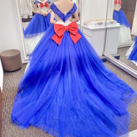 Sailor Moon Quinceanera, Moon Quince, Sailor Moon Wedding Dress, Moon Wedding Dress, Moon Party Ideas, Sailor Moon Party, Sailor Moon Wedding, Sailor Moon Costume, Moon Cosplay