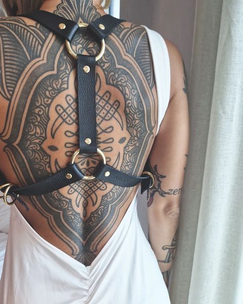 Black leather harness with gold hoops from Argo Atelier and Maxi White Dress. black ornamental tattoo. Maxi White Dress, Black Leather Harness, Black Harness, Ancient Goddesses, Two Rings, Leather Harness, Festival Looks, Bohemian Clothes, Ancient Greece