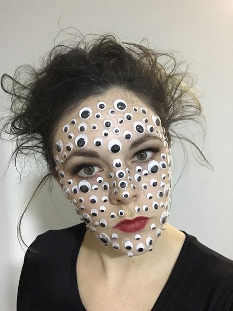 Halloween makeup googly eyes creepy Googly Eyes On Face, Googly Eyes Costume, Googly Eye Costume, Googly Eyes Makeup, Googly Eye Makeup, Wasteland Halloween, Eyes Halloween Decoration, Googly Eyes Halloween, Eye Photoshoot