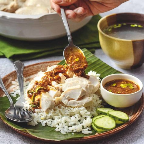 Easy Hainanese Chicken Rice (Kao Mun Gai) Recipe & Video Kao Mun Gai Recipe, Khao Mun Gai Recipe, Khao Mun Gai, Khao Man Gai Recipe, Khao Man Gai, Tom Yum Noodle Soup, Hot Thai Kitchen, Thai Chicken Noodles, Pork Satay